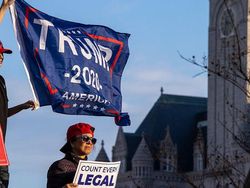 Pendukung Trump Beraksi di Sejumlah Kota, Suarakan Tudingan Kecurangan Pilpres