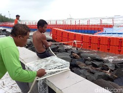 Baru Kelar Dibangun, Dermaga Apung Tegal Jebol Dihantam Ombak Besar