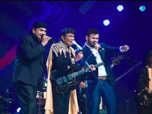 Rhoma Irama Bangga Tampil Bareng Anak di Konser Soneta Rhoma Irama Bangga Tampil Bareng Anak di Konser Soneta