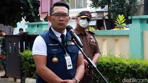 Gubernur Jawa Barat Ridwan Kamil kembali datangi Puskesmas Garuda di Kota Bandung. Kedatangannya untuk menjalani uji klinis vaksin COVID-19 Sinovac.