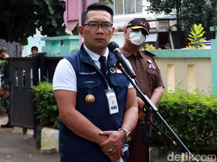 Gubernur Jawa Barat Ridwan Kamil kembali datangi Puskesmas Garuda di Kota Bandung. Kedatangannya untuk menjalani uji klinis vaksin COVID-19 Sinovac.