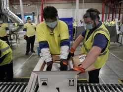 Siap Vaksinasi Massal, AS Mulai Distribusi Vaksin Corona