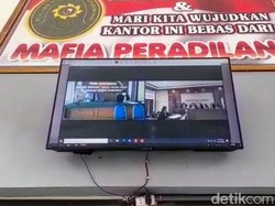 Ancam Bunuh Anak Buah, Sekda Bondowoso Nonaktif Divonis 2,5 Bulan Penjara