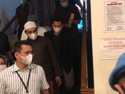 Usai Diperiksa, 3 Tersangka Kerumunan di Petamburan Langsung Tinggalkan Polda