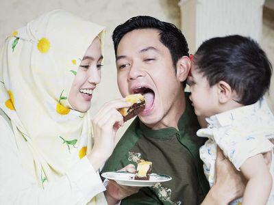 Alyssa Soebandono Istri Idaman, Suapi Suami hingga Ajak Anaknya ke Dapur
