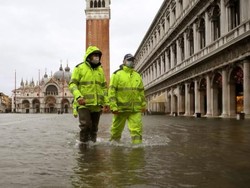 Kota Venesia Semakin Sering Terendam Air Pasang