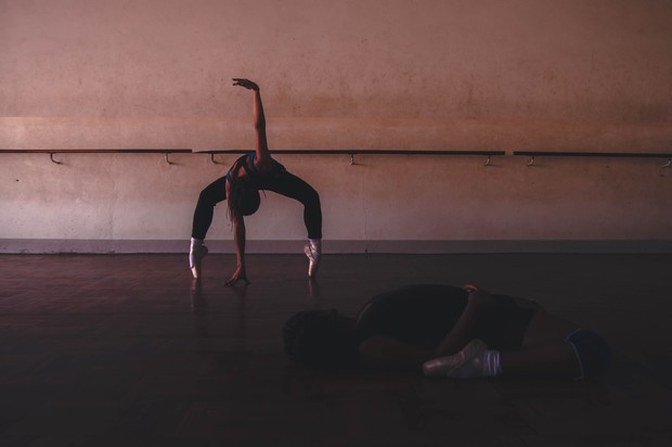 barre workout/photo by henrique junior on Unsplash/melatih fokus melatih fokus