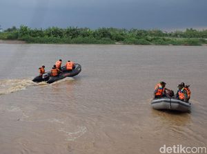 Debit Sungai Bengawan Solo di Lamongan Masuk Level Siaga Debit Sungai Bengawan Solo di Lamongan Masuk Level Siaga
