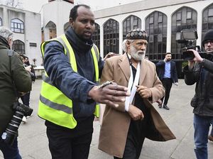 Tusuk Muazin di Masjid London, Tunawisma Dibui 7 Tahun