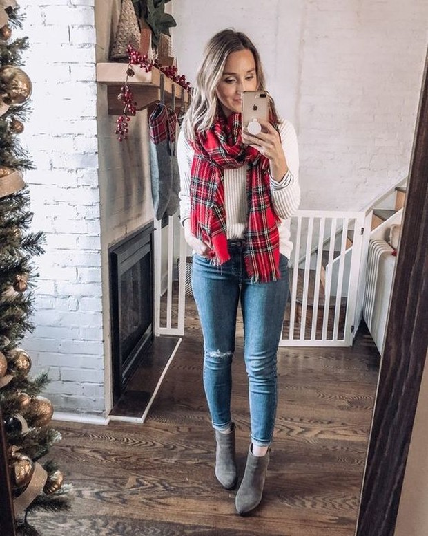 Plaid Scraf With Skinny Jeans