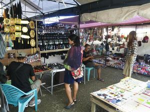 Geliat Perdagangan di Pasar Berlambar Perbatasan Aruk Geliat Perdagangan di Pasar Berlambar Perbatasan Aruk