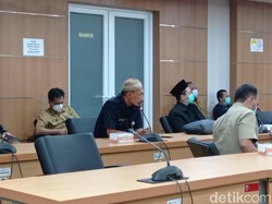 Ketua DPRD DKI Ancam Polisikan Guru Pembuat Soal Anies Diejek Mega