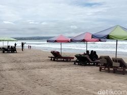 Pantai Kuta Ditutup, Pelaku Wisata Alih Profesi Jadi Kuli Bangunan