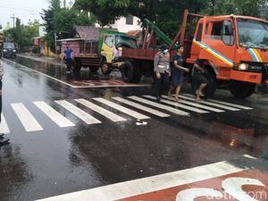 Truk Selip Tabrak Dua Motor di Jalur Bromo Pasuruan, Tiga Orang Tewas