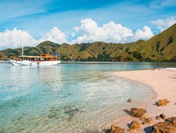 Kilas Balik Influencer Febrian Jalan-jalan #DiIndonesiaAja Selama 2020