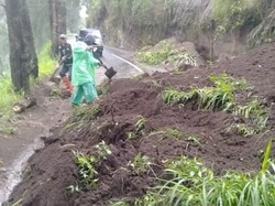Longsor di Tosari Tutup Akses Jalur Bromo dari Pasuruan