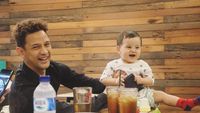 Kedekatan Lucky Perdana dengan Buah Hati saat Makan Bareng
