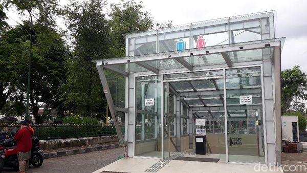 Bukan Stasiun MRT, Ini Toilet Umum Bawah Tanah