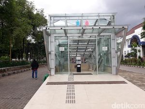 Melihat Lebih Dekat Toilet Umum Gratis di Yogya yang Mirip Stasiun MRT