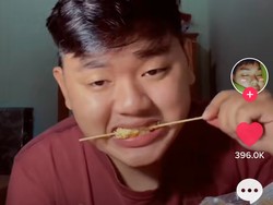Mukbang 50 Telor Gulung, Pria Ini Kesal Karena Videonya Belum Terekam
