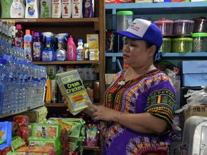 Murah-murah, Produk Malaysia Banyak Dijual di Perbatasan Aruk Murah-murah, Produk Malaysia Banyak Dijual di Perbatasan Aruk