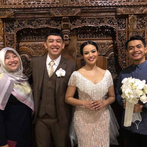 n Yura Yunita Tampil Menawan dengan Riasan Pengantin Sunda di Hari Pernikahan