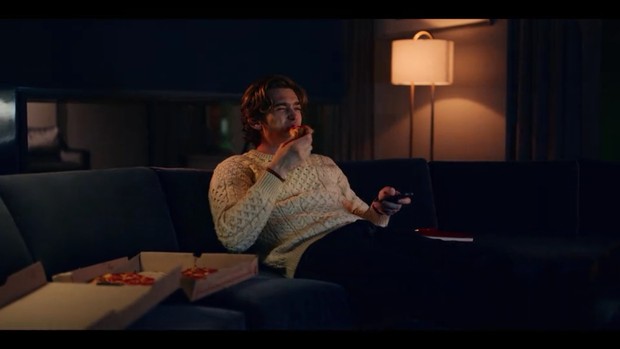 Dalam serial ini Dash memiliki teman bernama Boomer, yang bekerja di Two Boots sebuah toko pizza