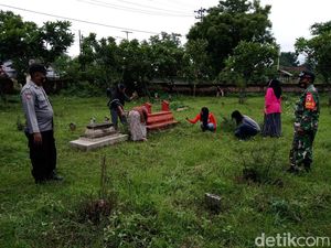 98 Warga Probolinggo Dihukum Bersihkan Makam 3 Hari Gegara Langgar Prokes 98 Warga Probolinggo Dihukum Bersihkan Makam 3 Hari Gegara Langgar Prokes