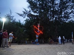 Yang Lagi Hits di Kabupaten Sambas, Pantai Bahari