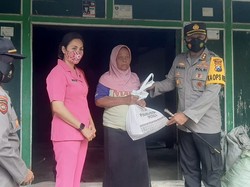 Warga Terdampak Banjir di Ngawi Dapat Bantuan Sembako
