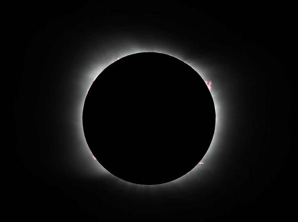 Fenomena Astronomi Desember 2021: Gerhana Matahari Total dan Bertabur Hujan Meteor Fenomena Astronomi Desember 2021: Gerhana Matahari Total dan Bertabur Hujan Meteor