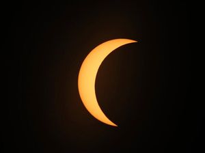 Penampakan Gerhana Matahari Total 2020 dari Luar Angkasa