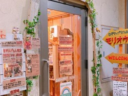 Unik! Kafe Ini Dibuat Khusus Pengunjung Galau yang Mau Lepaskan Emosinya