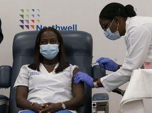 Vaksinasi Corona AS Dimulai, Perawat di New York Jadi Orang Pertama Disuntik