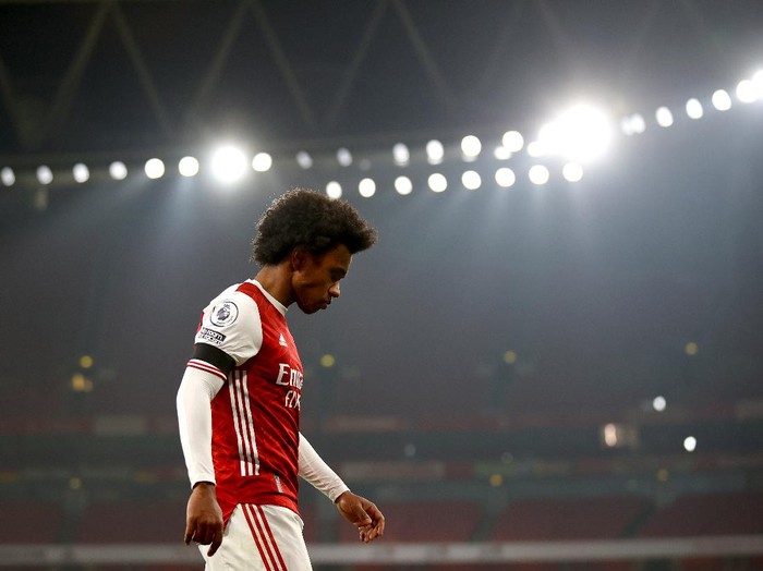 LONDON, ENGLAND - NOVEMBER 29: Willian of Arsenal during the Premier League match between Arsenal and Wolverhampton Wanderers at Emirates Stadium on November 29, 2020 in London, England. Sporting stadiums around the UK remain under strict restrictions due to the Coronavirus Pandemic as Government social distancing laws prohibit fans inside venues resulting in games being played behind closed doors. (Photo by Julian Finney/Getty Images)