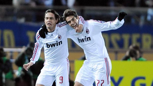 European champion AC Milan forward Filipo Inzaghi (L) celebrates with his teammate Kaka of Brazil after Inzaghi scored a goal against South American champion Boca Juniors during the final match of the FIFA Club World Cup in Yokohama, Kanagawa prefecture 16 December 2007. Boca Juniors and AC Milan ties their score 1-1. after the first half   AFP PHOTO / TOSHIFUMI KITAMURA (Photo by TOSHIFUMI KITAMURA / AFP)