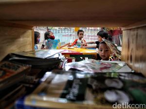 Anak-anak Rusun Koja Mengenal Dunia Lewat Ruang Baca Anak-anak Rusun Koja Mengenal Dunia Lewat Ruang Baca
