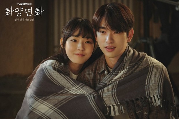 Meskipun mereka terlihat tidak kesulitan untuk menarik perhatian seseorang, Aquarius tidak akan memiliki kehidupan cinta sampai mereka memutuskan itulah yang mereka inginkan.