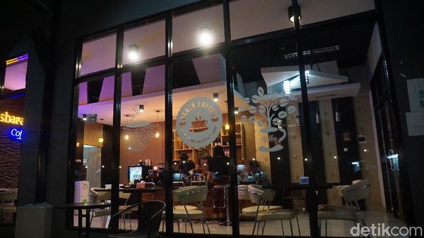 Kafe Hits Tempat Remaja Nongkrong di Perbatasan RI-Malaysia