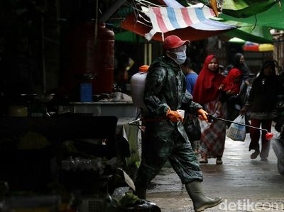 Cegah Corona, Pasar Tradisional di Perbatasan Aruk Didisinfeksi