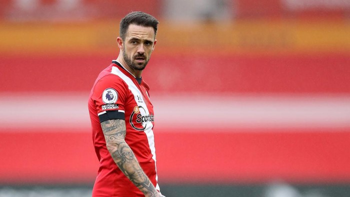 SOUTHAMPTON, ENGLAND - DECEMBER 13: Danny Ings of Southampton looks on during the Premier League match between Southampton and Sheffield United at St Marys Stadium on December 13, 2020 in Southampton, England. A limited number of spectators (2000) are welcomed back to stadiums to watch elite football across England. This was following easing of restrictions on spectators in tiers one and two areas only. (Photo by Naomi Baker/Getty Images)