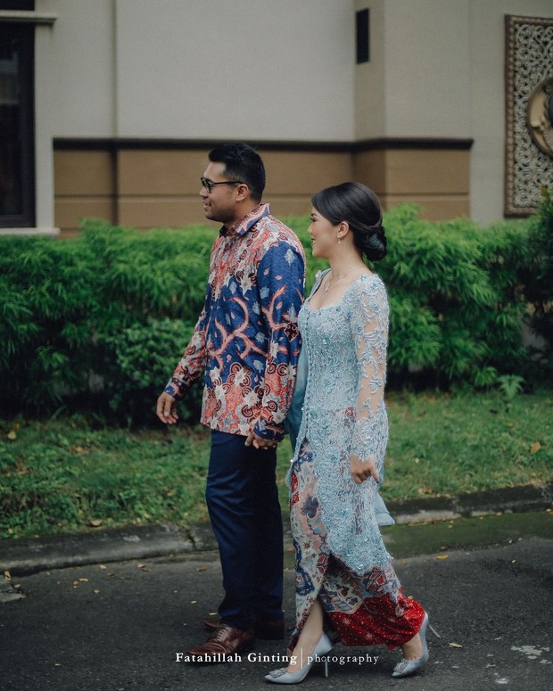 Foto: instagram.com/fatahillahginting inspirasi padu adan kebaya biru.