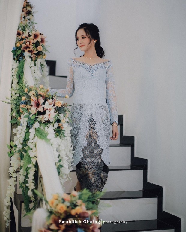 Foto: instagram.com/fatahillahginting inspirasi padu adan kebaya biru.