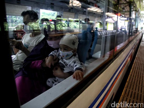 Hiruk Pikuk di Stasiun Gambir Jelang Libur Natal dan Tahun Baru