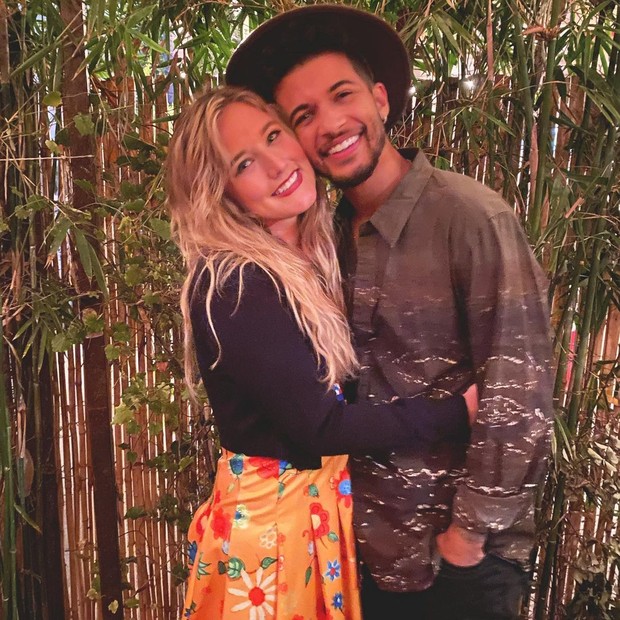 Jordan Fisher dan Ellie Woods/instagram.com/jordanfisher Penyanyi dan aktor bernama Jordan Fisher, pertama kali bertemu dengan sang kekasih, Ellie Woods, saat remaja di Birmingham, Alabama.