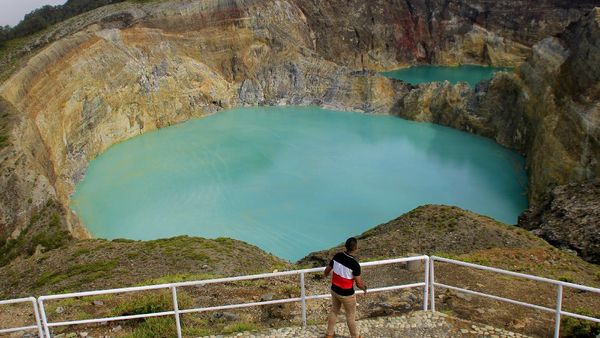 COVID-19 Bikin Kunjungan Wisatawan ke Danau Kelimutu Menurun