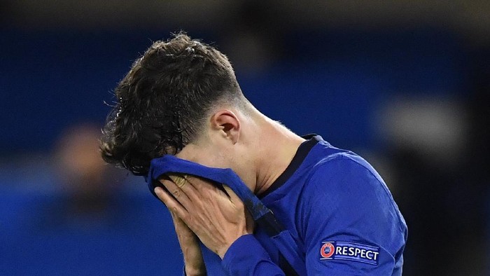 LONDON, ENGLAND - OCTOBER 20: Kai Havertz of Chelsea reacts during the UEFA Champions League Group E stage match between Chelsea FC and FC Sevilla at Stamford Bridge on October 20, 2020 in London, England. Sporting stadiums around the UK remain under strict restrictions due to the Coronavirus Pandemic as Government social distancing laws prohibit fans inside venues resulting in games being played behind closed doors. (Photo by Toby Melville - Pool/Getty Images)