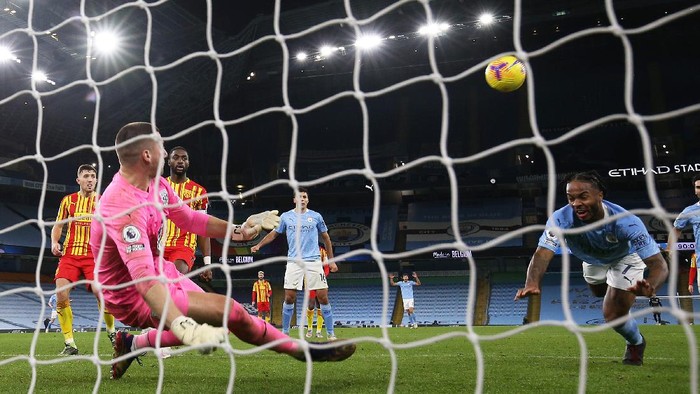 MANCHESTER, ENGLAND - DECEMBER 15: Sam Johnstone of West Bromwich Albion saves a headed shot from Raheem Sterling of Manchester City during the Premier League match between Manchester City and West Bromwich Albion at Etihad Stadium on December 15, 2020 in Manchester, England. The match will be played without fans, behind closed doors as a Covid-19 precaution  (Photo by Clive Brunskill/Getty Images)