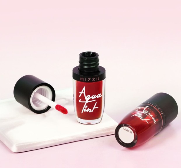 mizzucosmetics/Instagram.com lip tint ini mudah menyerap dan memiliki daya tahan yang lama pada bibir.