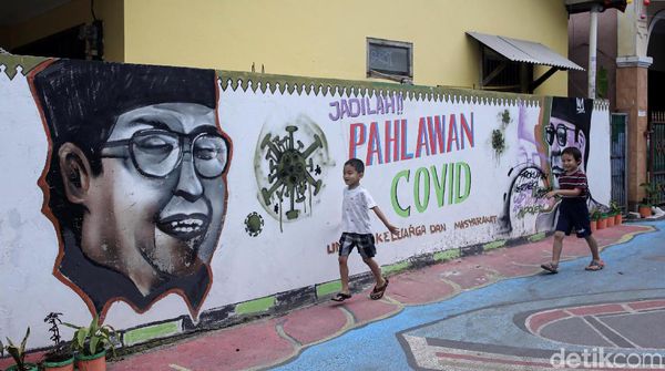 Mural Aneka Warna dan Rupa Mejeng di Lenteng Agung